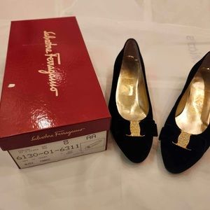 Velvet evening loafers with low heel rhinestone bow on top size 8AA black